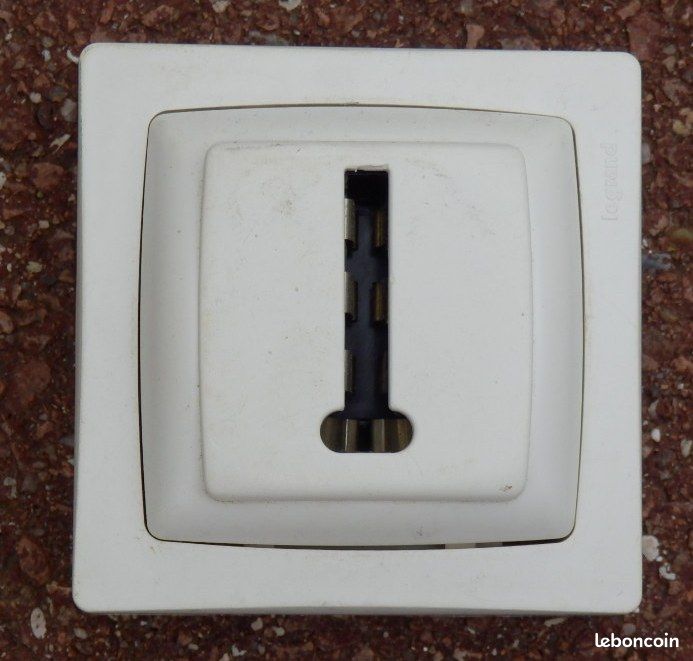 LEGRAND 86138 : Prise téléphone 8 contacts : NEUF (image 1)