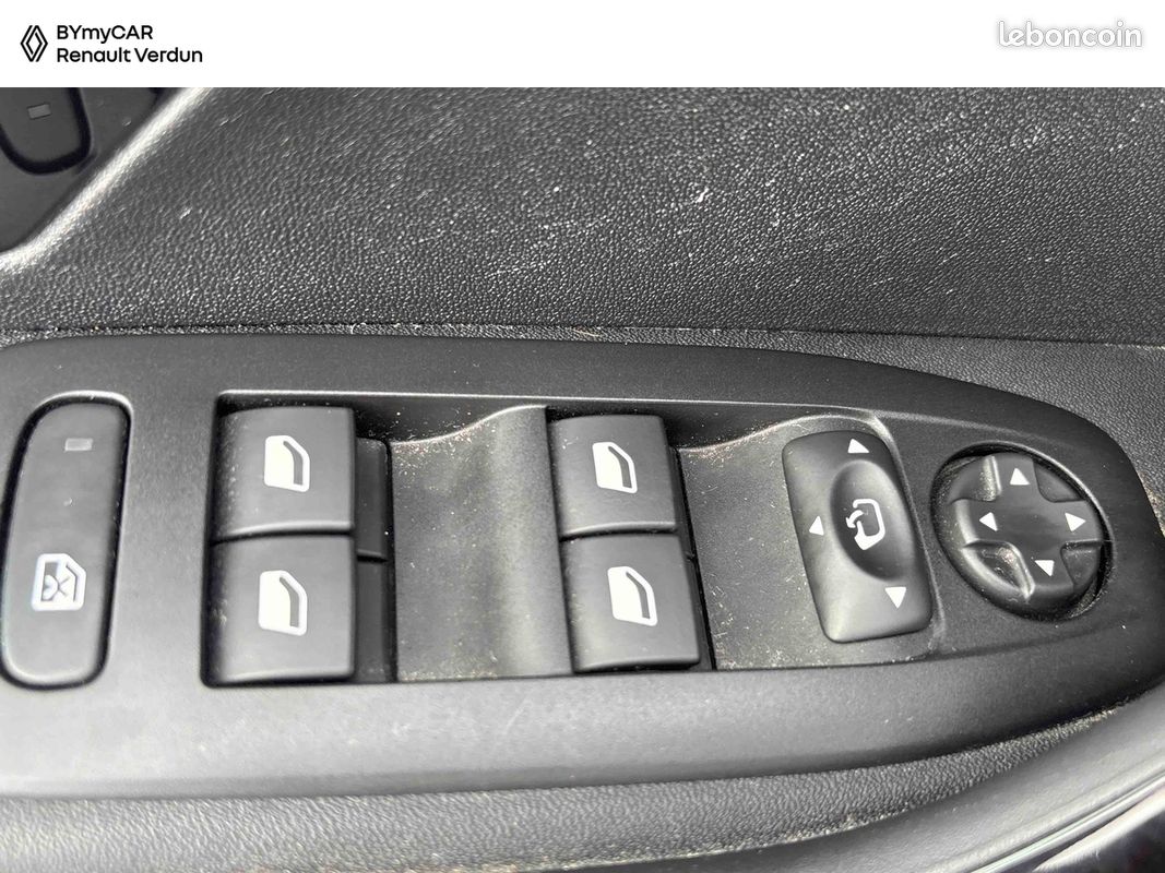 PEUGEOT 2008 BlueHDi 100 S&S BVM6 GT Line (image 15)