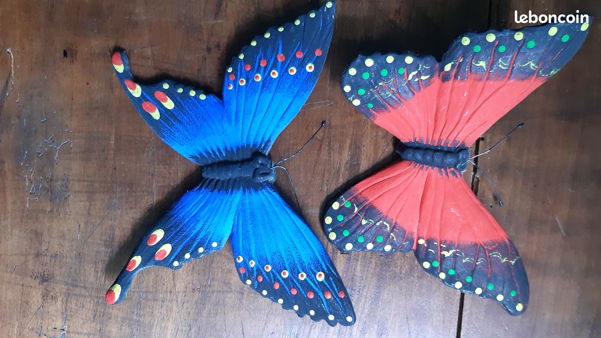 Lot de 2 papillons bleu et rouge de décoration (image 2)