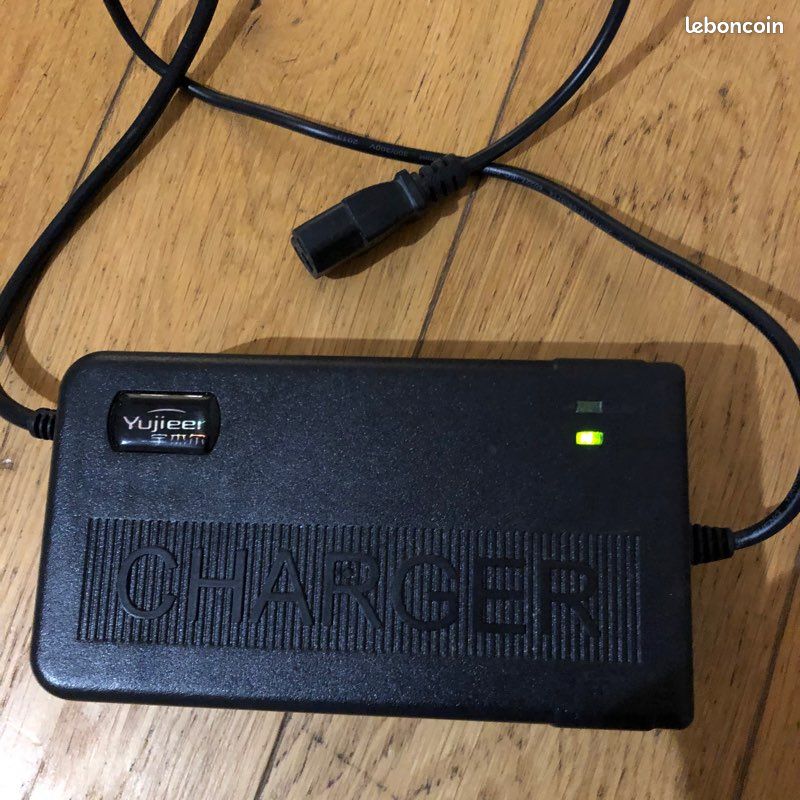 Chargeur batterie vélo électrique (image 1)