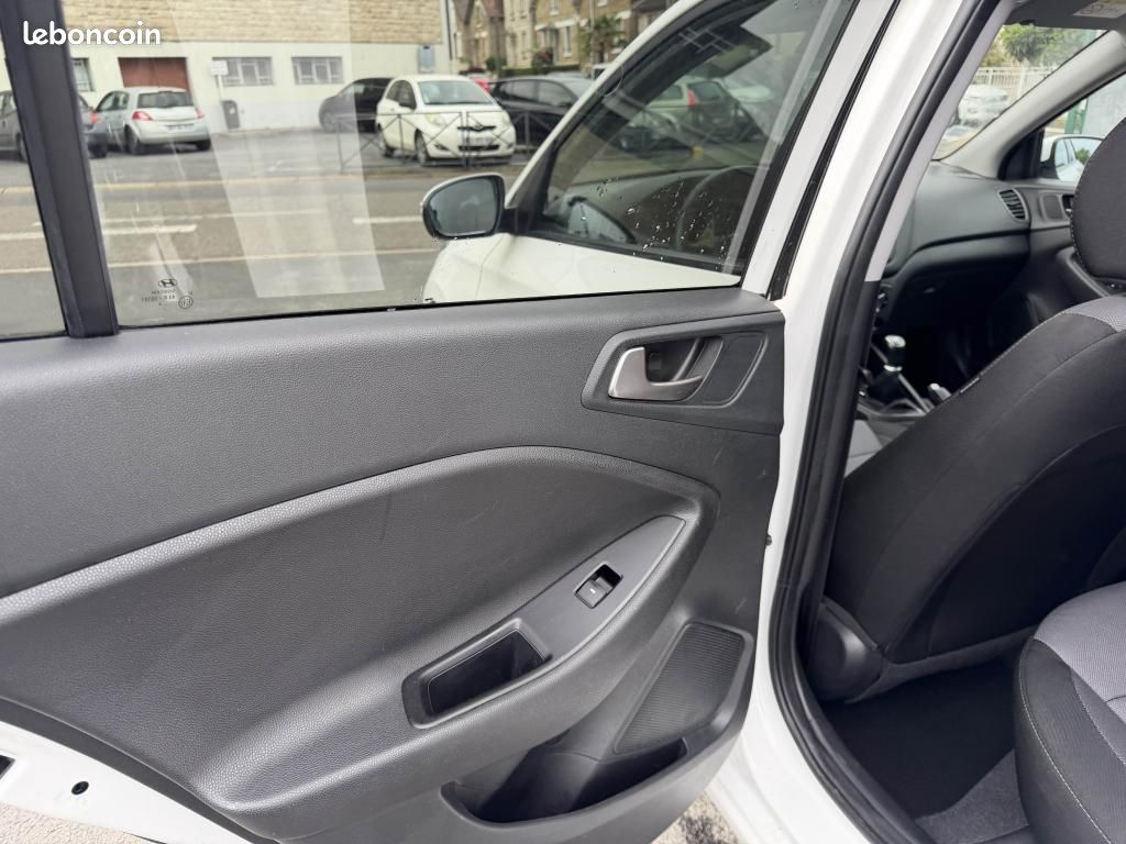 HYUNDAI I20 1.2i - 84 Intuitive clim + camera AR (image 18)