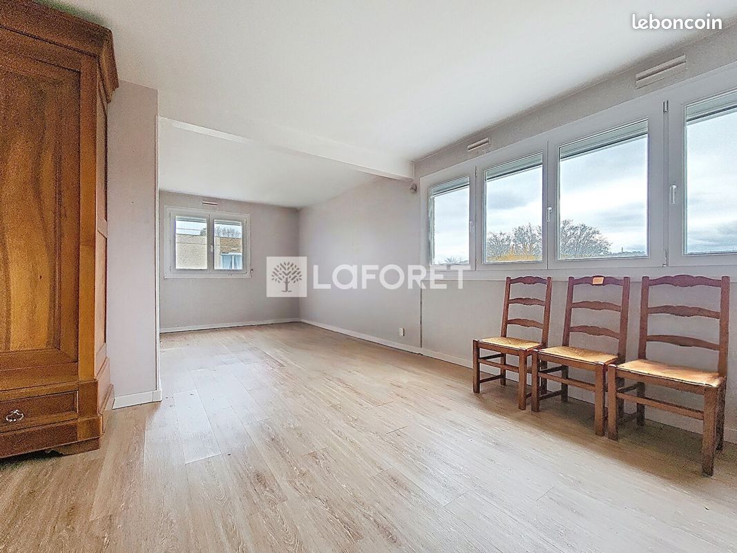 Appartement 4 pièces 104 m² · à Caudebec-lès-Elbeuf · 104 m² · 118 000 €