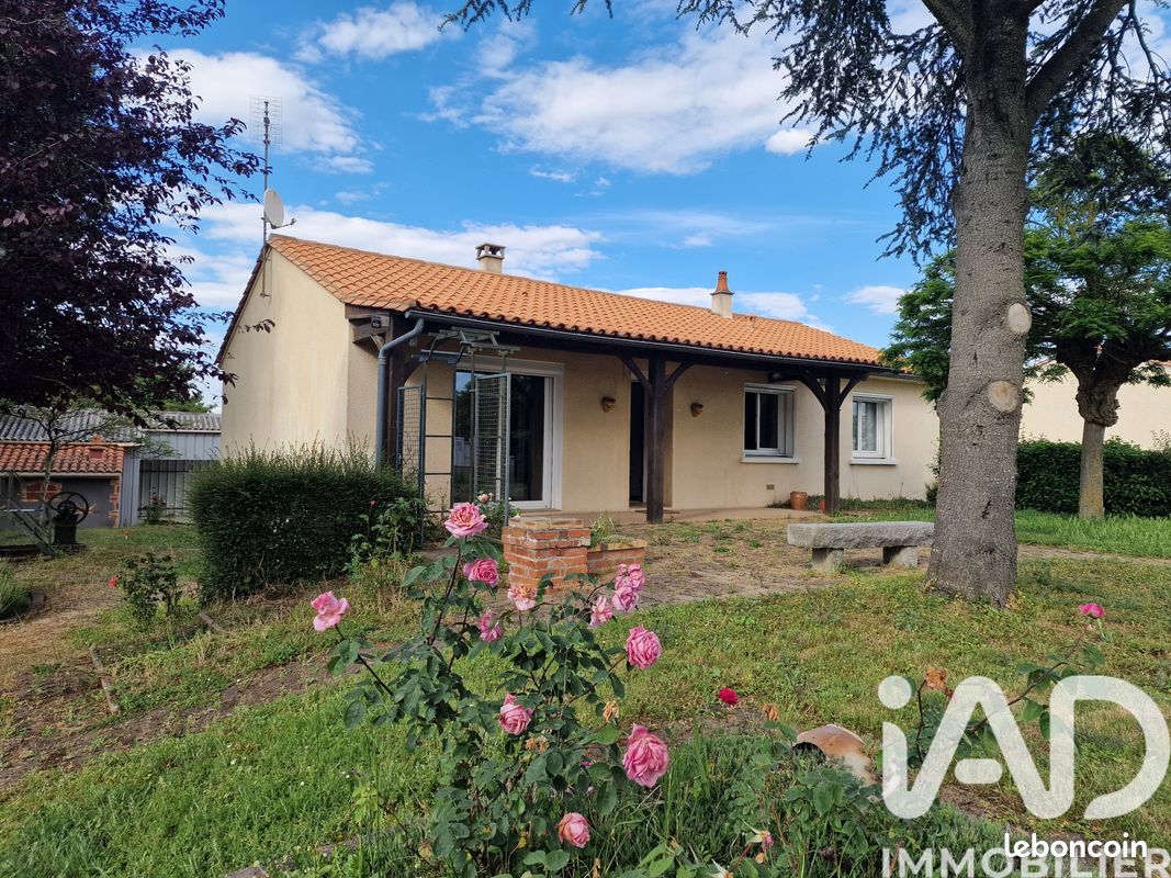 Maison 5 pièces 103 m² · à Saint-Varent · 103 m² · 157 000 €