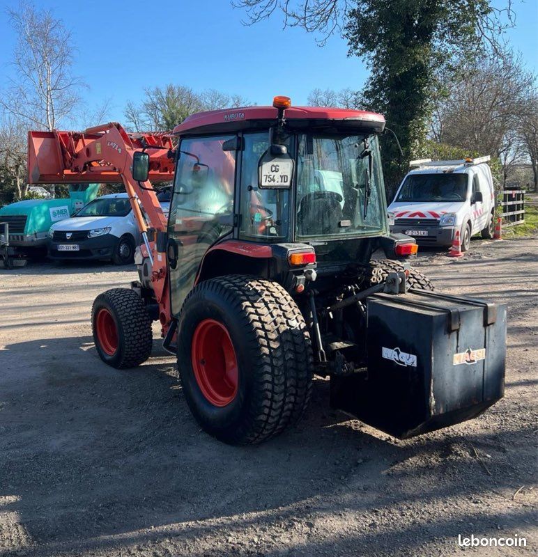 Tracteur 4 Roues Motrices Avec Chargeur Occasion