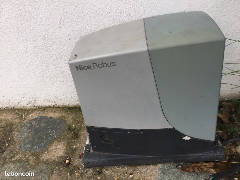 Moteur portail pour pièces ou remise en état.. (image 1)