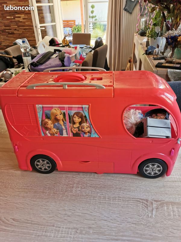 Énorme lot de barbie et figurines (image 3)