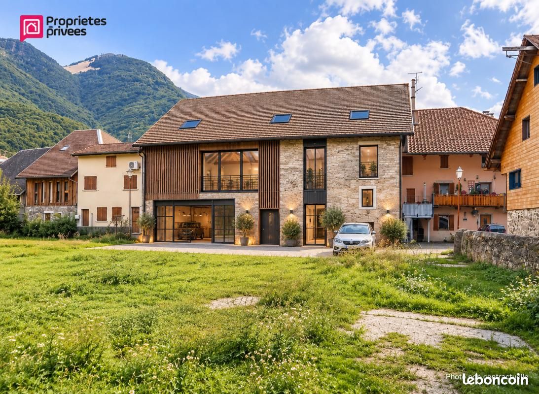 Maison 7 pièces 600 m² · à Val de Chaise · 600 m² · 240 000 €
