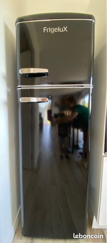 Frigo FrigeluX Rétro Noir 245L - Réfrigérateur Congélateur 2 Portes Style Vintage