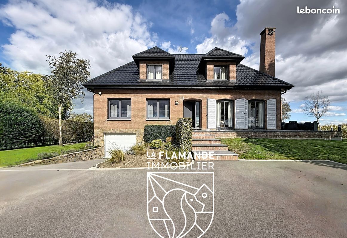Maison 9 pièces 216 m² · à Esquelbecq · 216 m² · 643 000 €