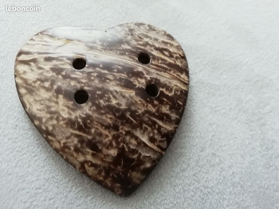 2 gros boutons en bois (image 3)