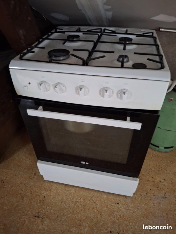 Meuble tv ,gaziniere , télé , et lit (image 1)