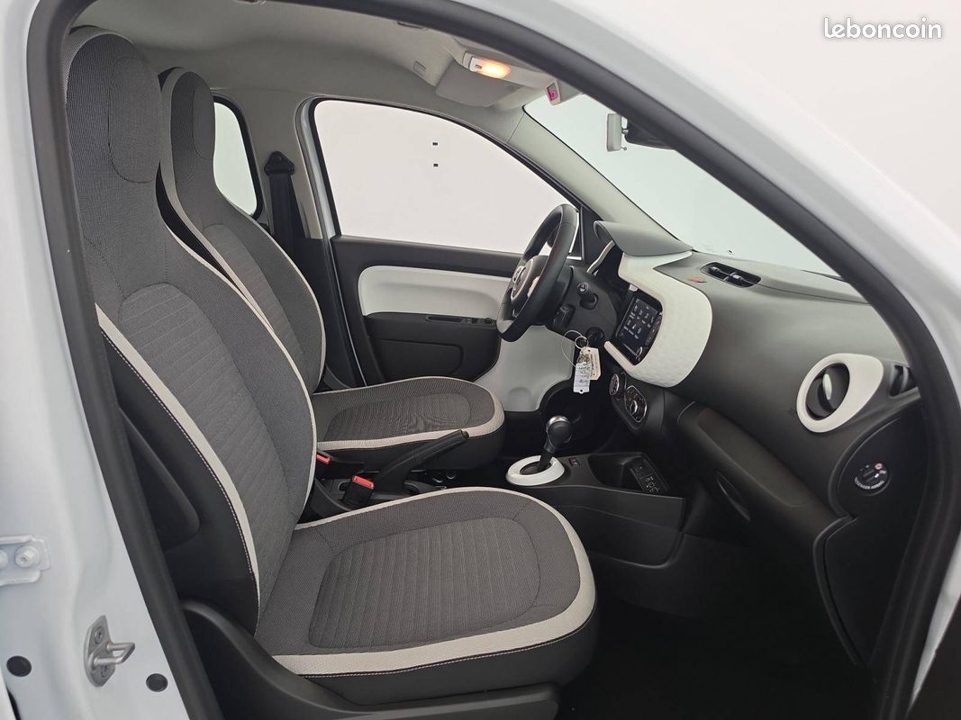 RENAULT Twingo III E-Tech Equilibre (image 14)