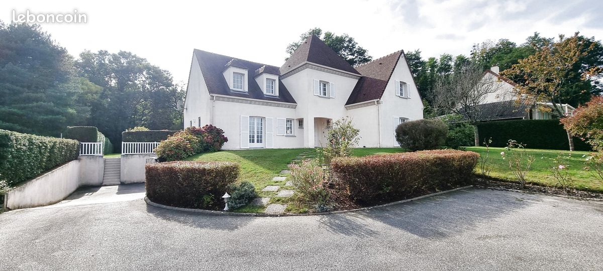 Maison 9 pièces 245 m² · à Bazemont · 245 m² · 795 000 €