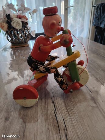 Singe De Jouet De Remontage De Vintage Avec Les Timbales Et L Timbales L Enjoliveur Rouge Image63337457