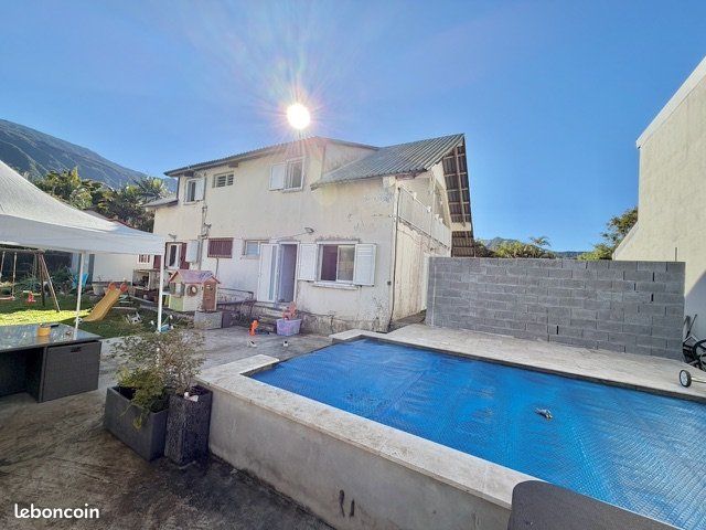 Maison 11 pièces 179 m² · à Saint-Louis · 179 m² · 380 000 €