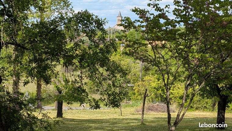 Terrain constructible 2300m2 Le Montat