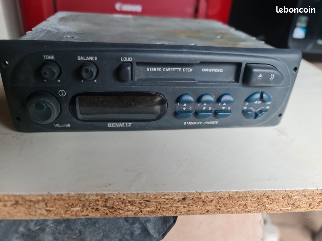 Autoradio grundig bouton bleu pour twingo 1 (image 1)