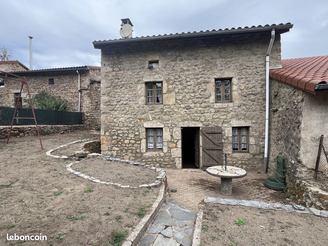 Maison 6 pièces 140 m² · à Valprivas · 140 m² · 87 000 €