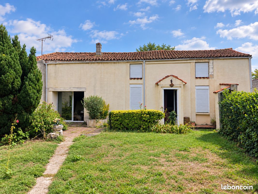 Maison 4 pièces 128 m² · à Montils · 128 m² · 55 000 €