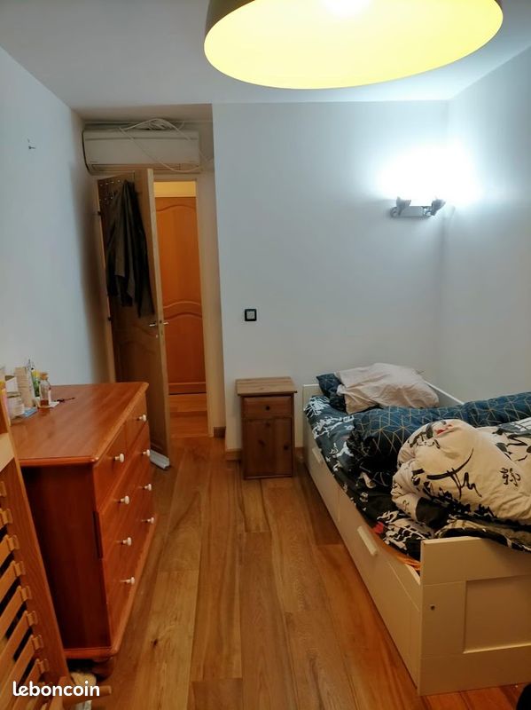 Local commercial 1 pièce 11 m² · à Montigny-le-Bretonneux · 11 m² · 490 €
