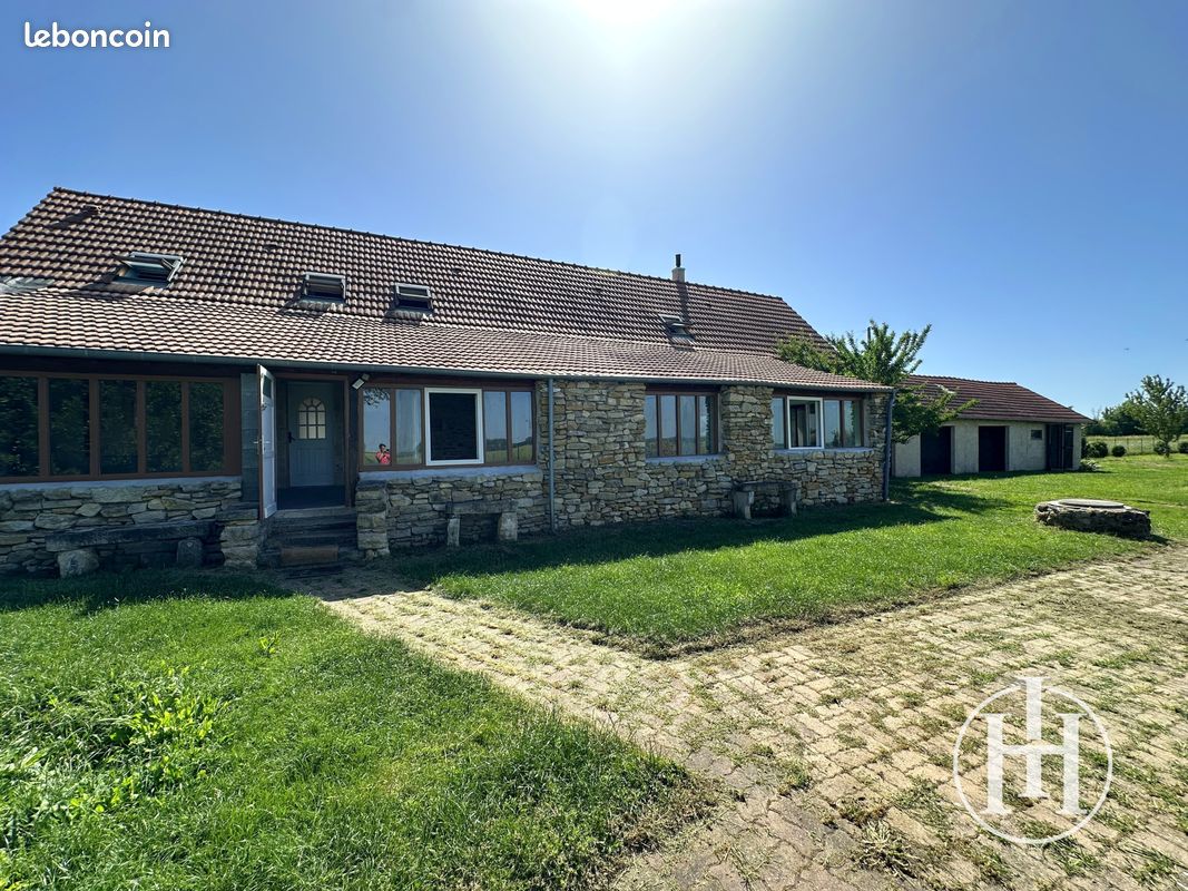 Maison 8 pièces 182 m² · à Uzay-le-Venon · 182 m² · 149 000 €