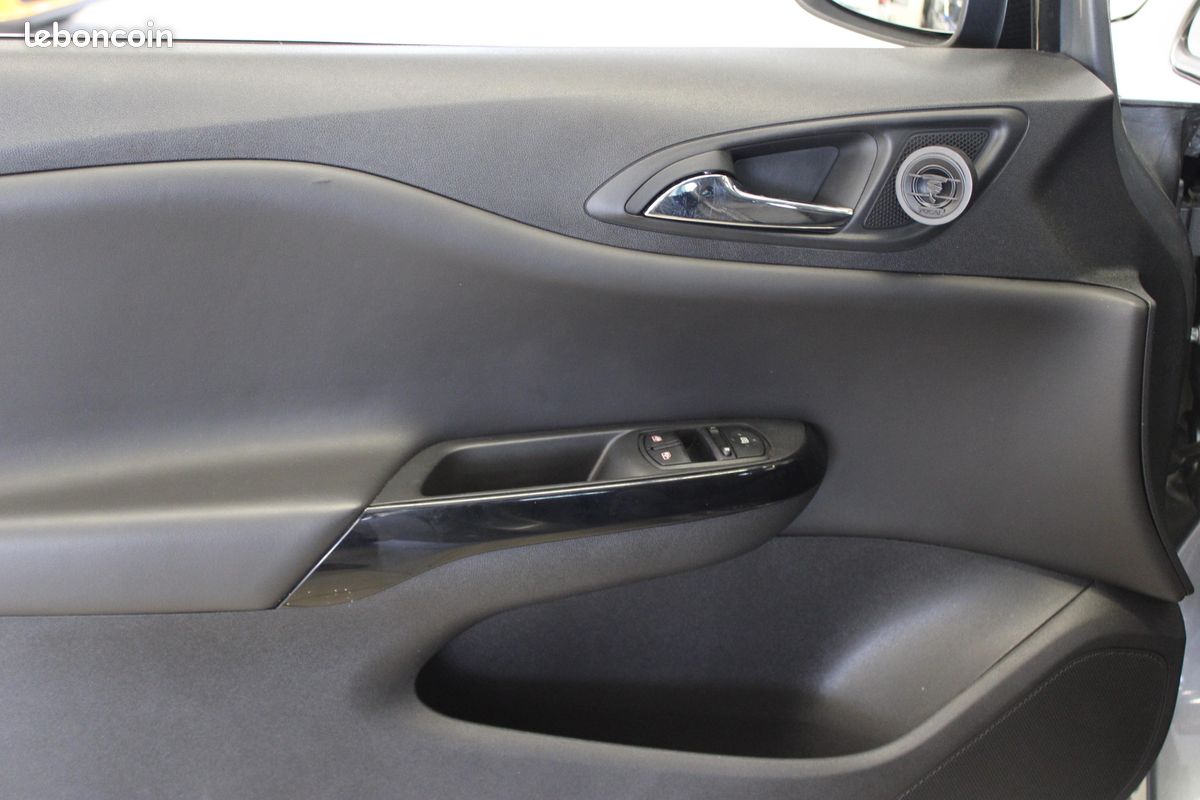 OPEL Corsa 1.4 Turbo 150 ch GSi (image 16)