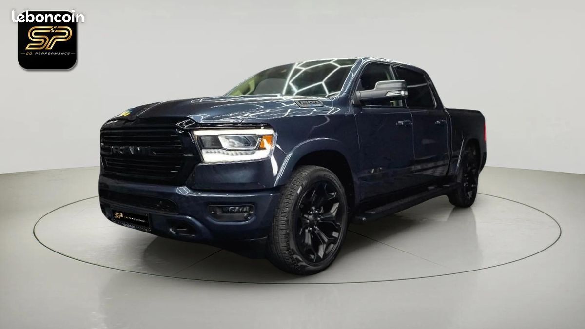 Dodge RAM 1500 Laramie Offroad Night Edition * 5.7 V8 HEMI * 4x4 * Cuir * Alpine * Jantes 22" (image 12)