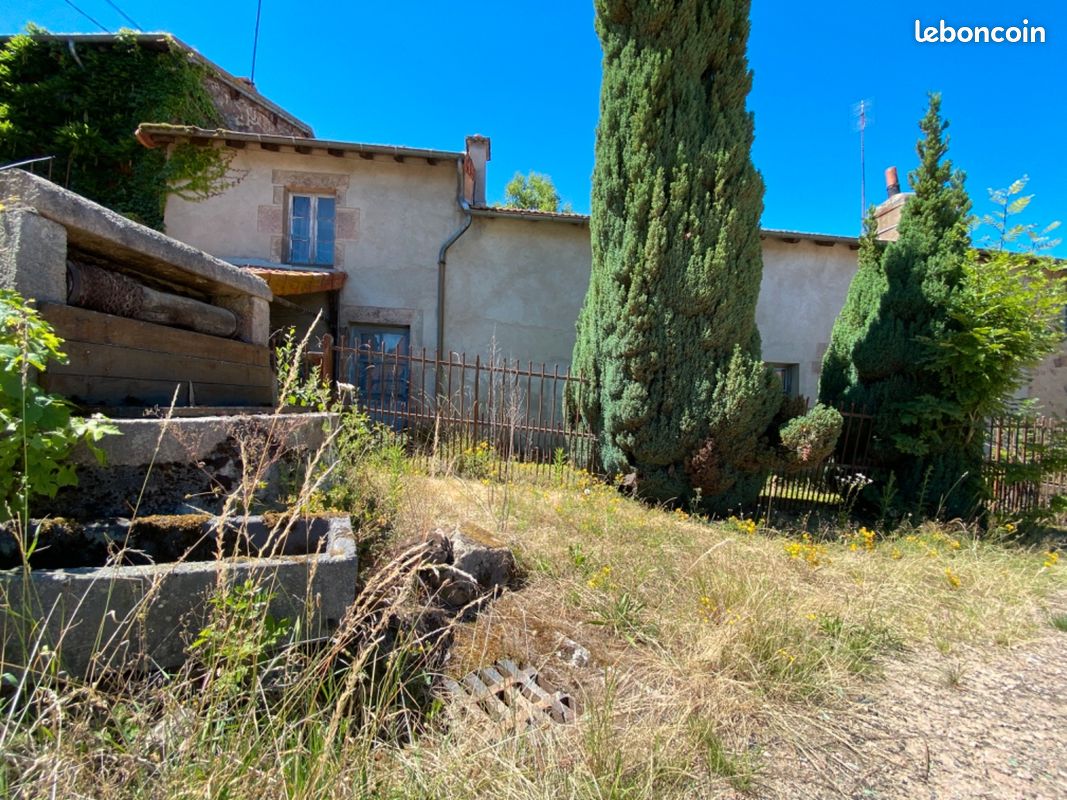 Maison 4 pièces 60 m² · à Saint-Martin-d'Estréaux · 60 m² · 30 000 €