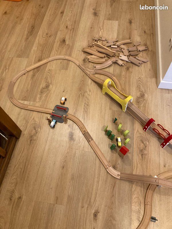 BRIO - 33042 - PETIT CIRCUIT DE TRAIN EN FORET - Jeux - Jouets