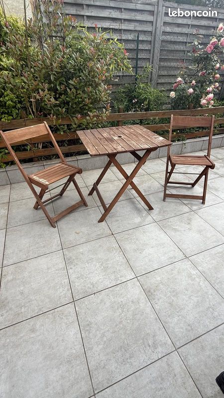 Table 2chaises en bois (image 3)