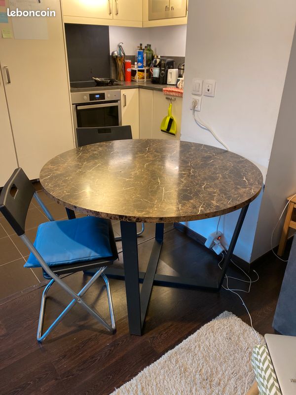Table ronde effet marbre (image 1)