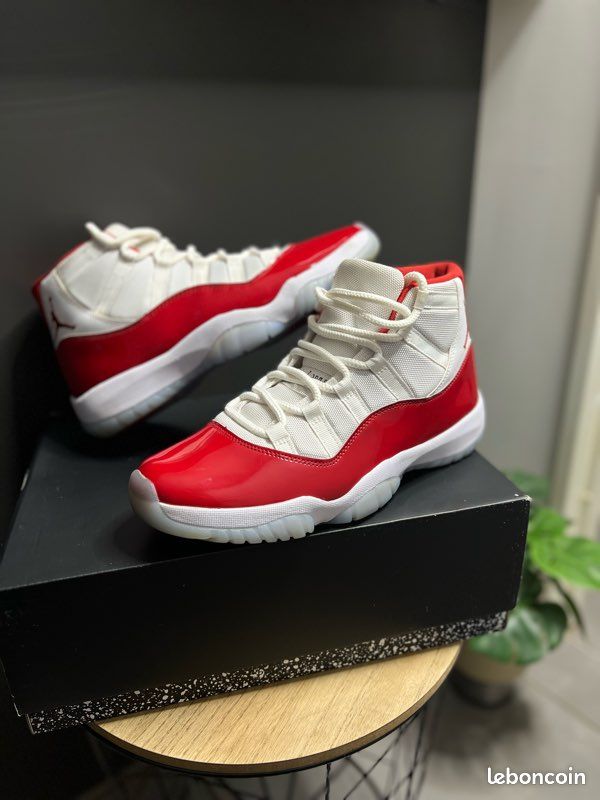 Air Jordan 11 Blanche Rouge – Taille 43 (EU) Chaussures