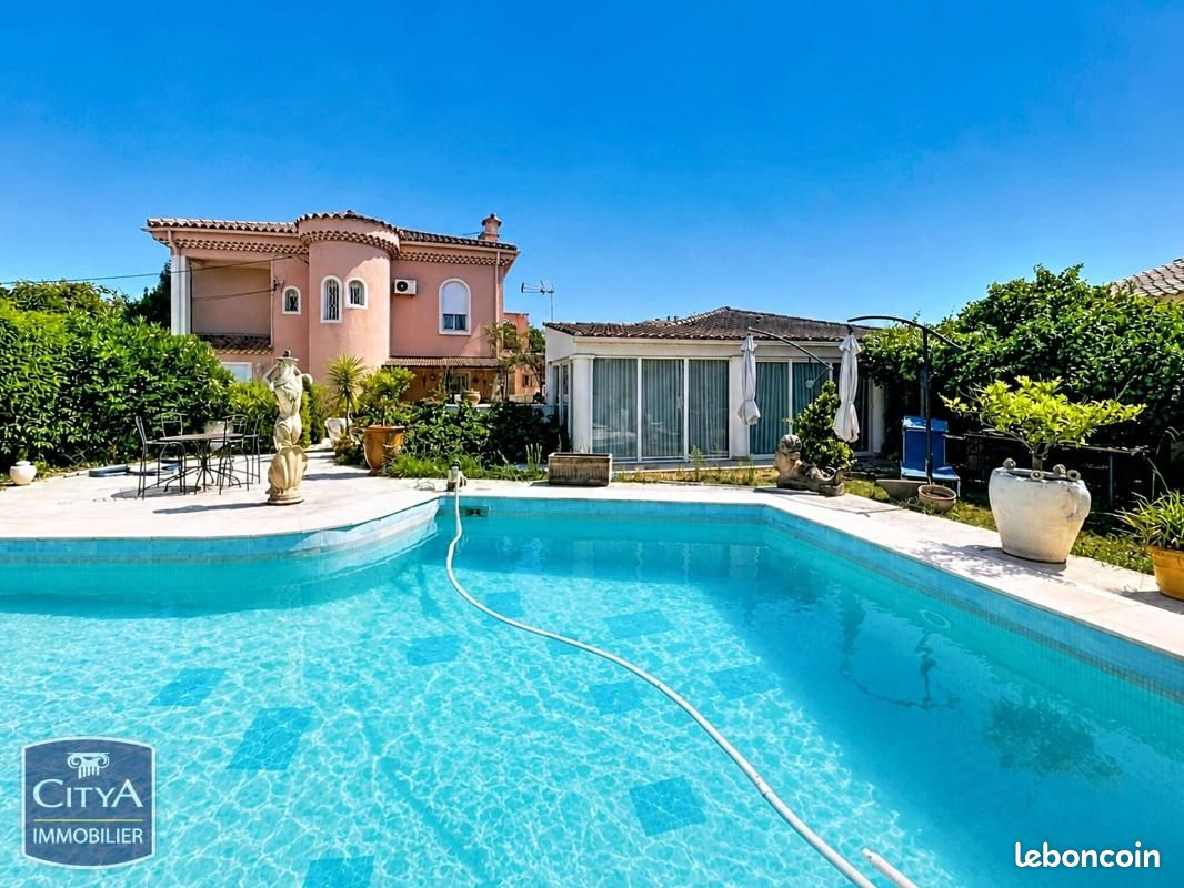 Maison 10 pièces 302 m² · à Marignane · 302 m² · 745 000 €