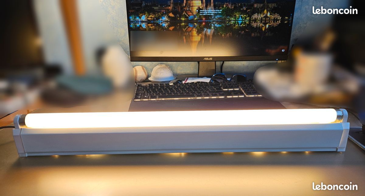 Réglette Fluo 18W, avec starter et tube Philips NEUF (BRIGHT Light, Référence : 85110/19/31N1) testé OK (image 1)