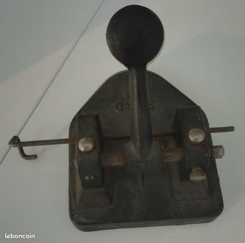 ANCIENNE PERFORATRICE VINTAGE de BUREAU (image 1)