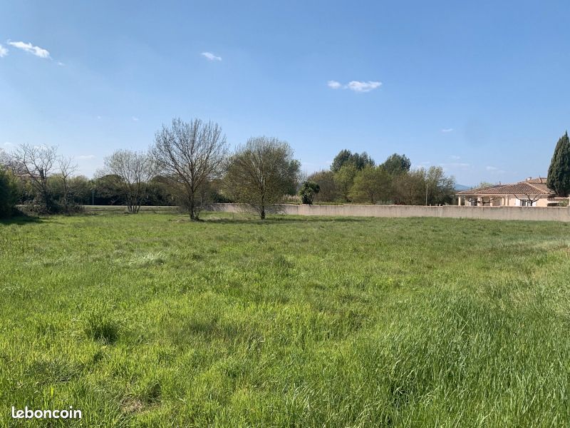 Terrain 700 m² · à Sommières · 165 000 €