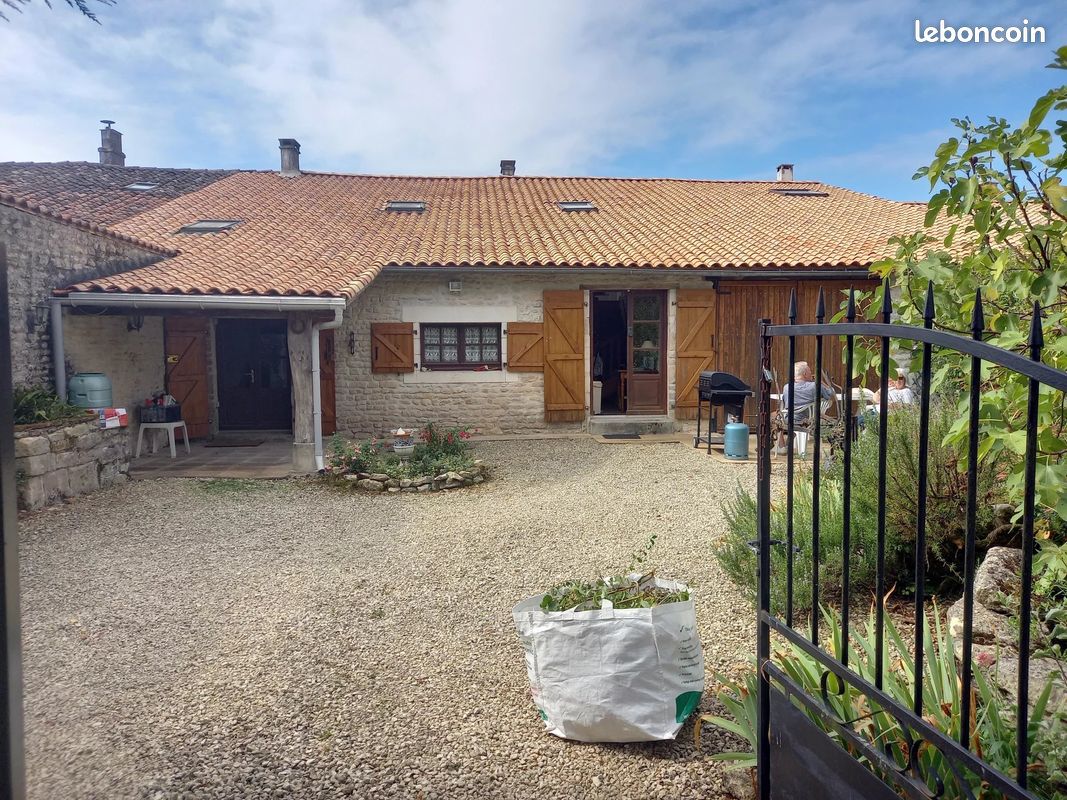 Maison 8 pièces 225 m² - Verdille 16140 (image principale 3)