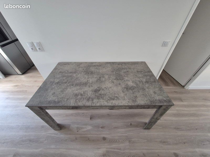 Table à manger six personnes (image 1)