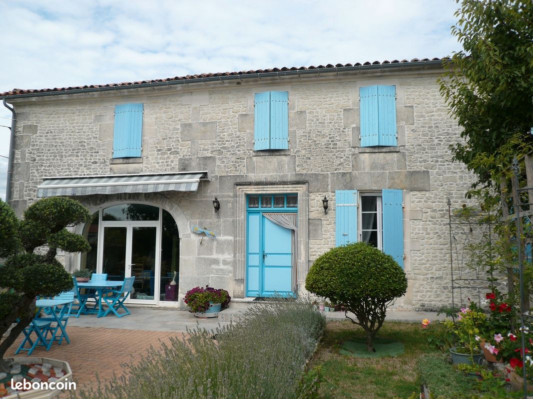 Maison 7 pièces 258 m² · à Segonzac · 258 m² · 54 006 €