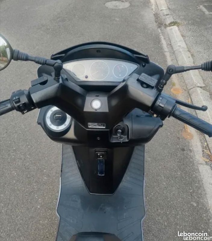 Scooter 125cc (image 3)