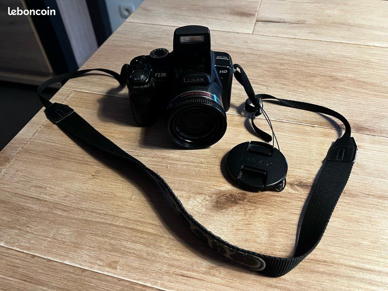 Panasonic Lumix FZ38 - Appareil Photo Bridge Avec Sacoche - Occasion Bon état