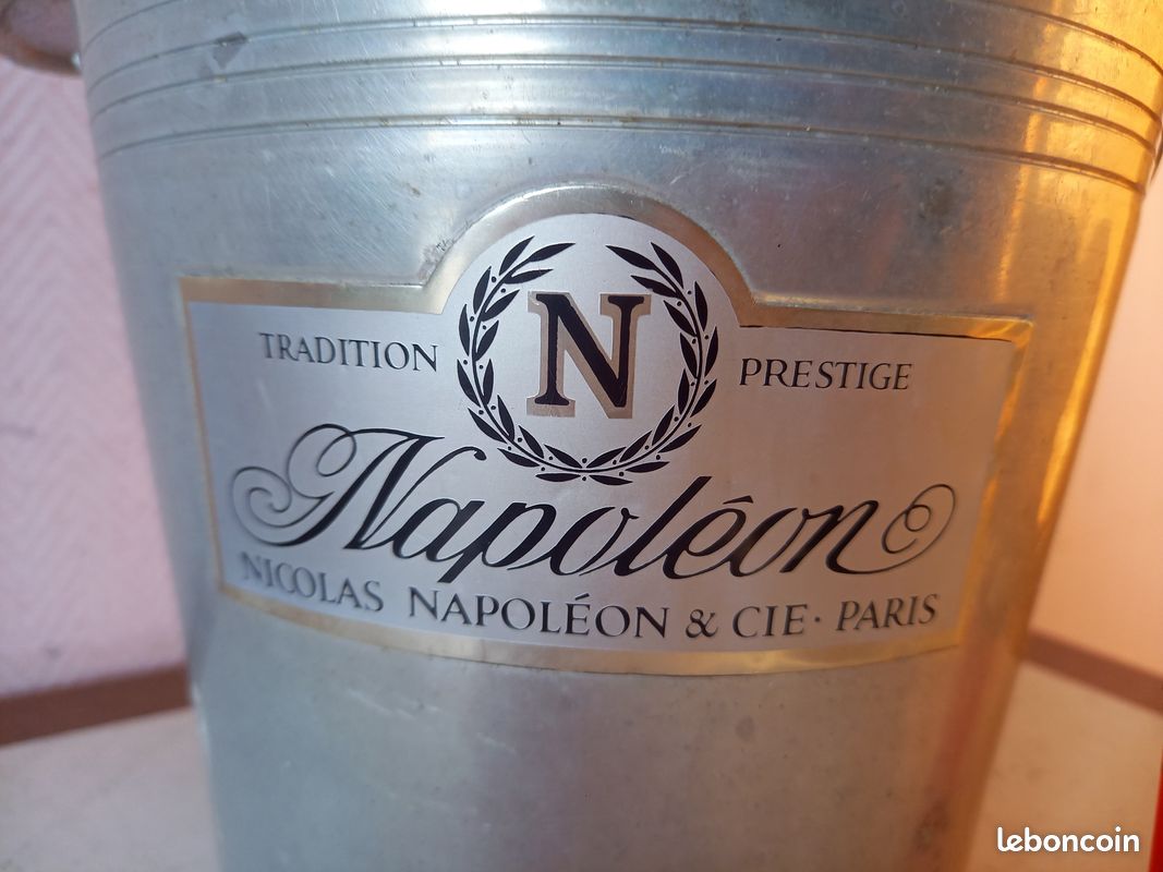 Ancien seau à champagne NAPOLEON en alu pour déco.EN MAIN PROPRE (image 2)