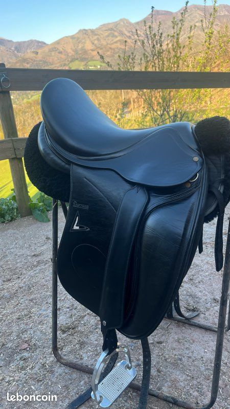 Selle De Dressage Anglaise En Cuir Noir - Taille 18 Pouces, Longue Patte