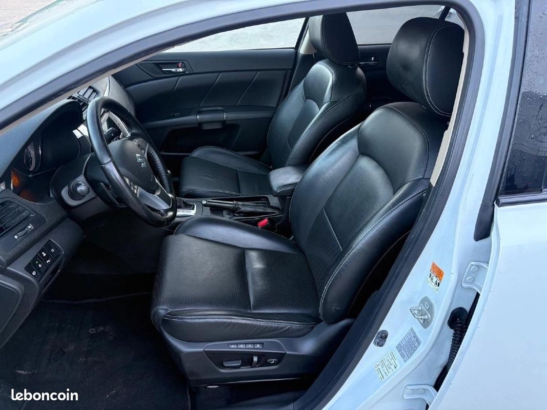 Suzuki Kizashi 2.4 VVT 180 SPORT 4WD CVT (image 9)