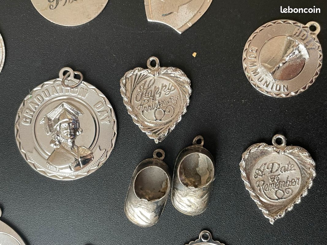 Lot de Médailles et Pendentifs Personnalisées (image 2)