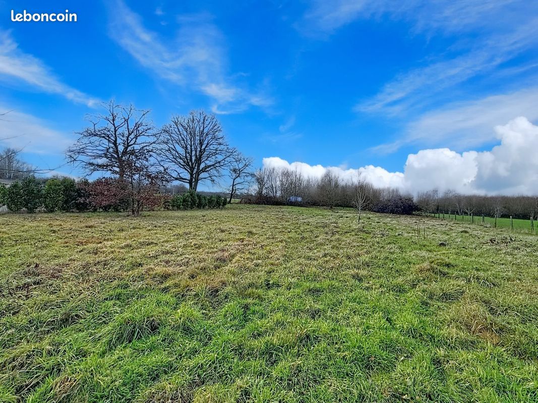 Terrain 1013 m² · à Saint-Étienne-en-Bresse · 1 013 m² · 27 000 €