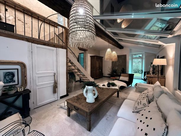 Maison 7 pièces 365 m²