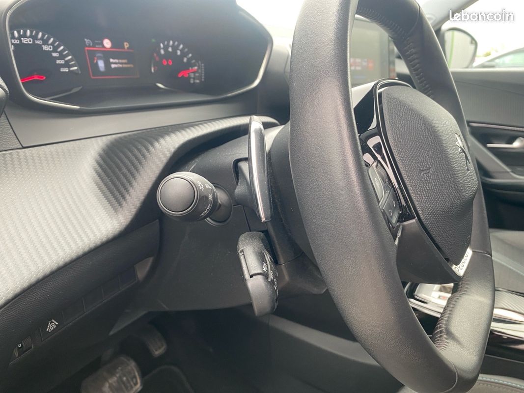 PEUGEOT 2008 1.5 BLUE HDI 130 ALLURE PACK EAT8 Radar Arrière Régulateur de vitesse Navigation Garantie 12 mois (image 14)