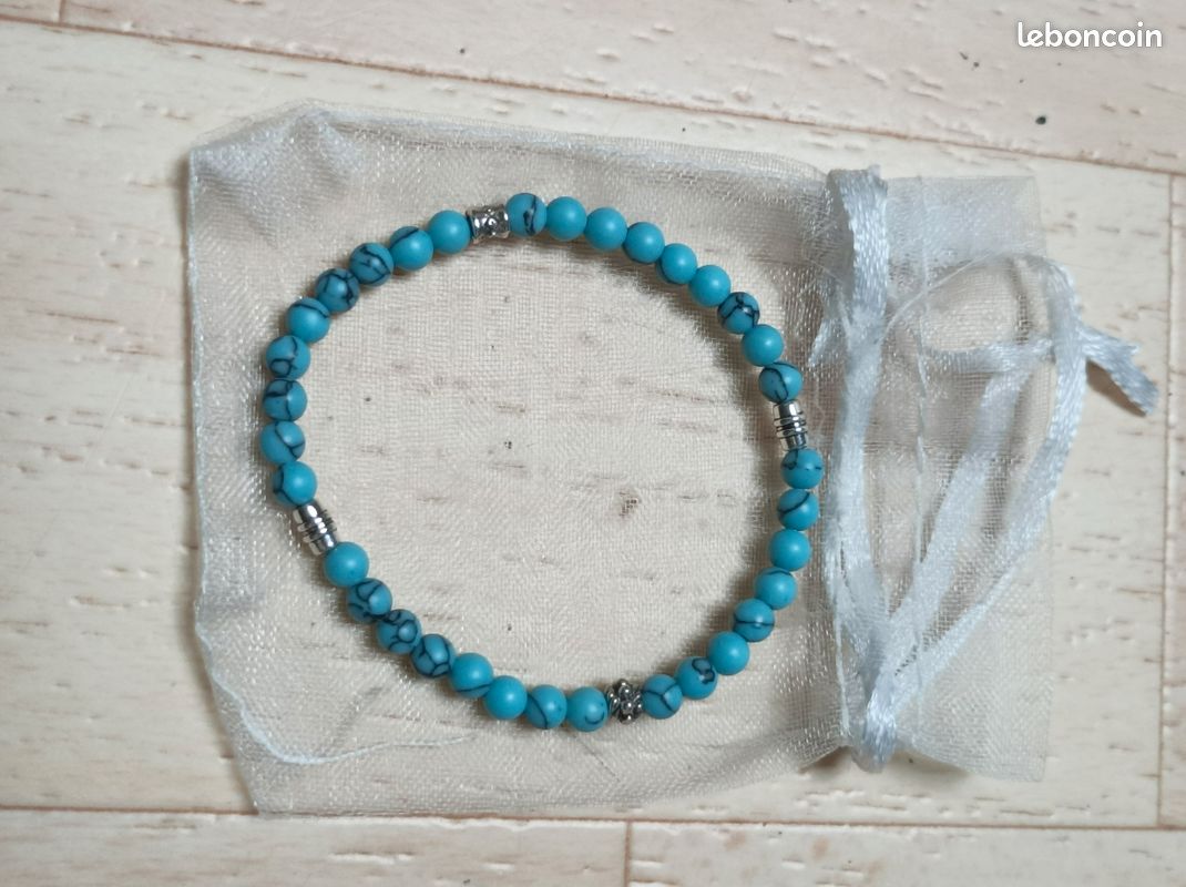 Bracelet en petites pierres couleur turquoise (image 4)