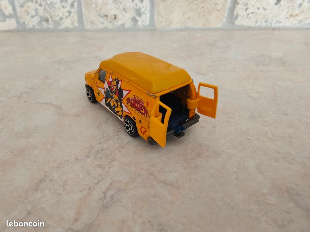 Majorette - Ford econoline Pinder (image 9)